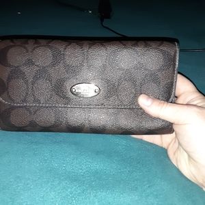 🦋 Coach trifold wallet